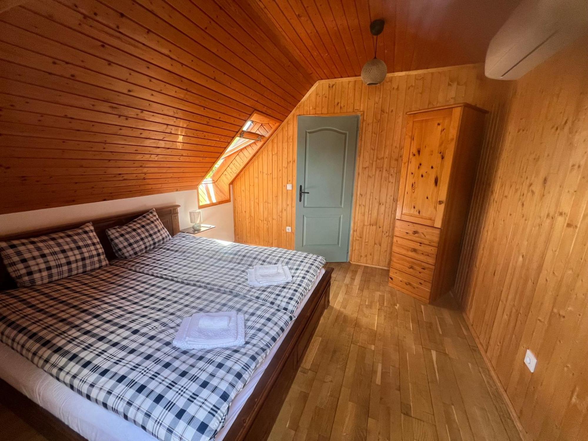Bor Es Kenyer Hotel Hegymagas Luaran gambar